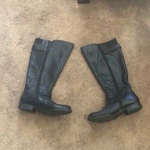 Naturalized black boots